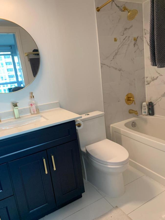 Downtown Waterfront Suites With Cn Tower Views Toronto Zewnętrze zdjęcie