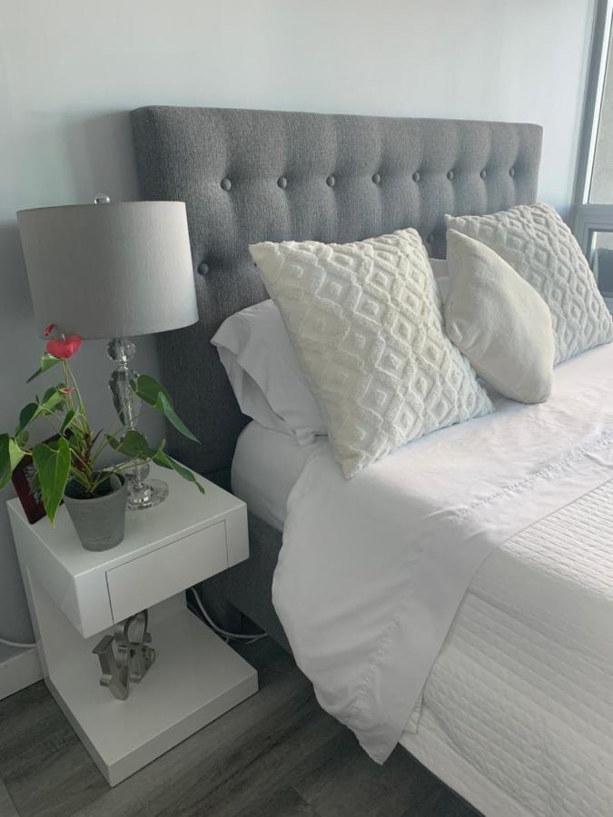 Downtown Waterfront Suites With Cn Tower Views Toronto Zewnętrze zdjęcie